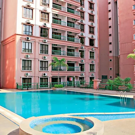 Marina Court: 6-Bedroom Group Stay with Free Parking Kota Kinabalu Exterior photo