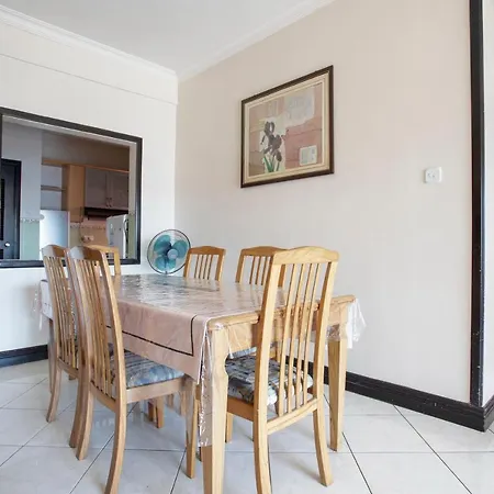 Marina Court: 6-Bedroom Group Stay with Free Parking Kota Kinabalu Exterior photo