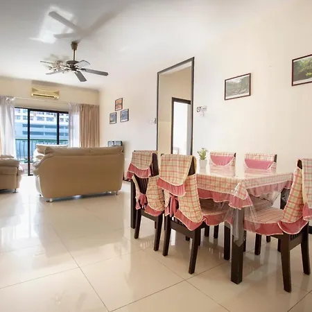 Marina Court: 6-Bedroom Group Stay with Free Parking Kota Kinabalu Exterior photo