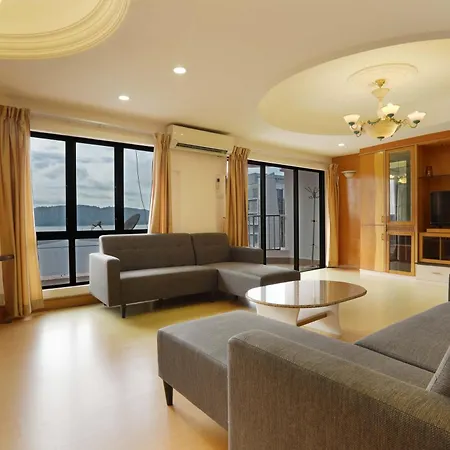 Marina Court: 6-Bedroom Group Stay with Free Parking Kota Kinabalu Exterior photo