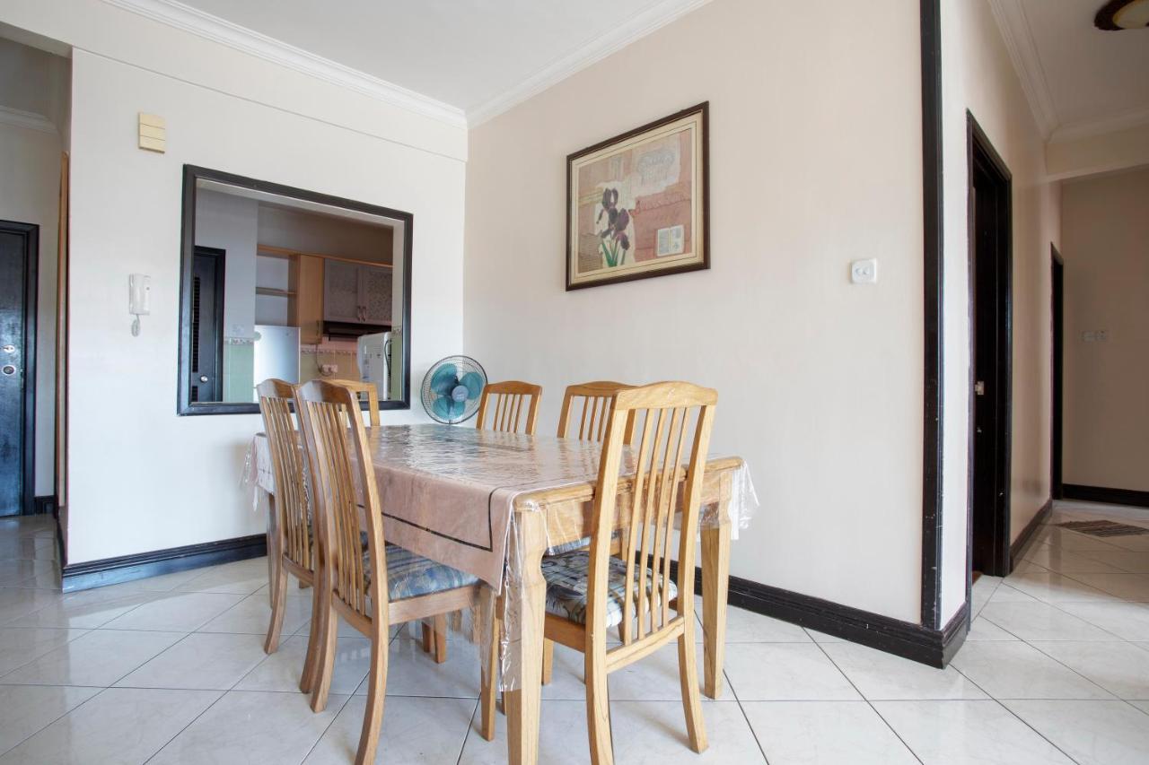 Marina Court: 6-bedroom Group With Free Parking Apartment Kota Kinabalu