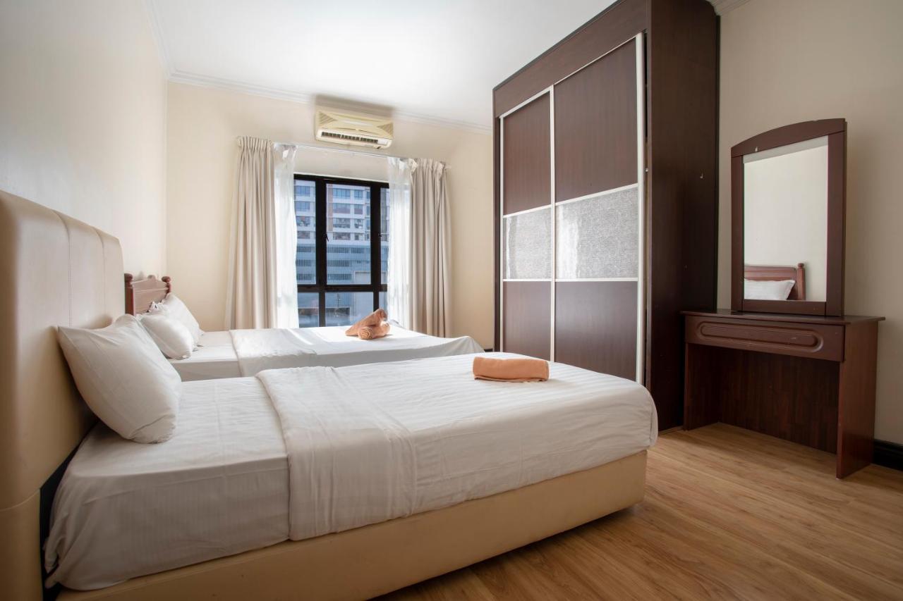 Marina Court: 6-bedroom Group With Free Parking Apartment