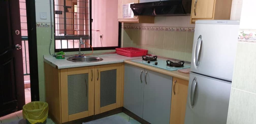 Marina Court: 6-bedroom Group With Free Parking Kota Kinabalu
