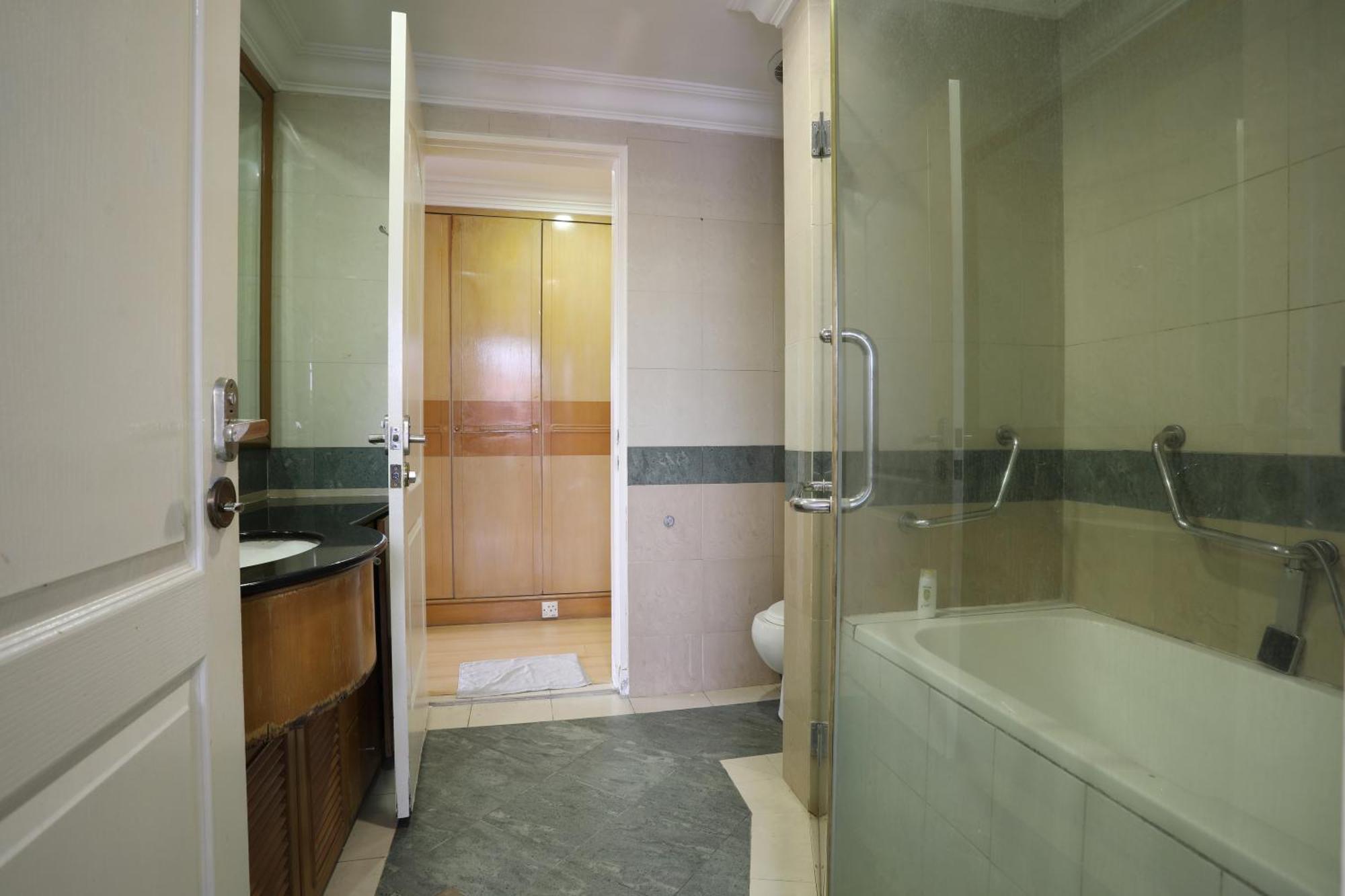 Apartment Marina Court: 6-bedroom Group With Free Parking