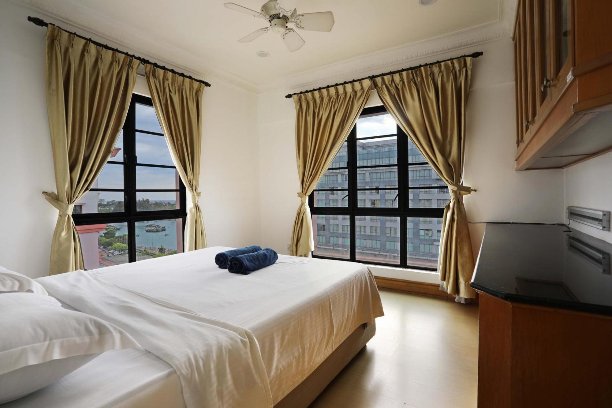 Marina Court: 6-bedroom Group With Free Parking